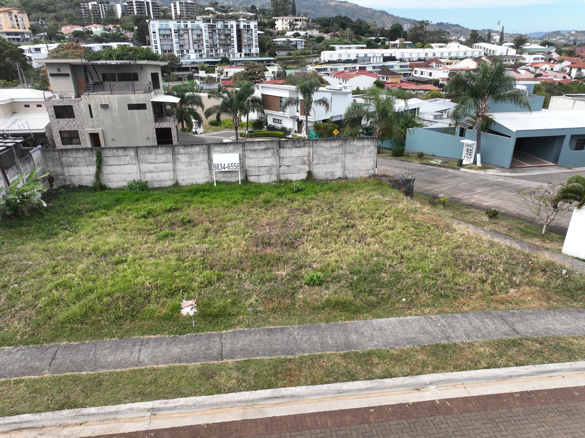 Lote 338 m² en Rivergrand – Amplio Lote Esquinero con Excelentes Vistas